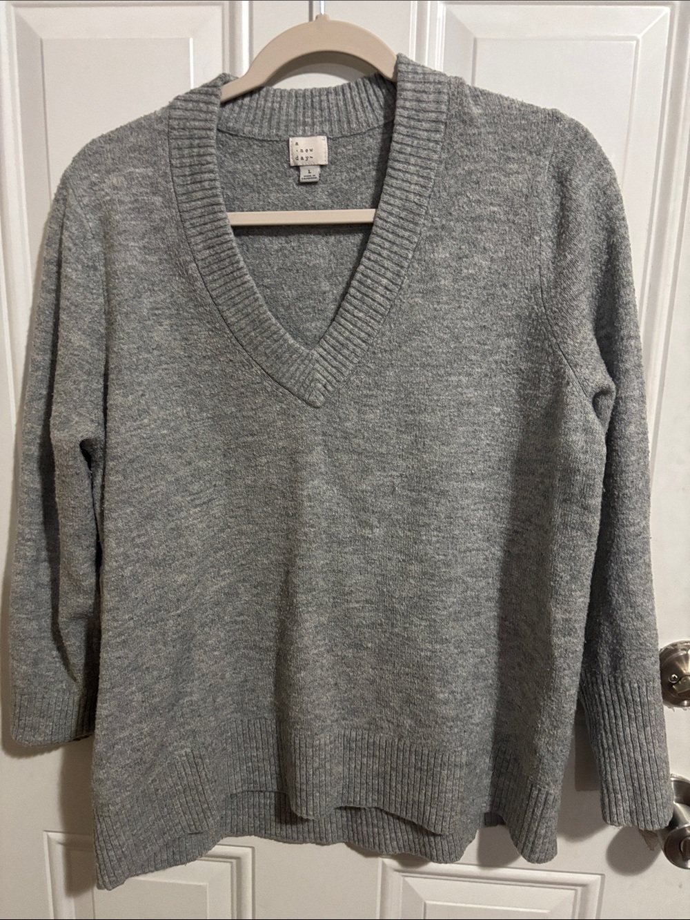a new day Men's V-Neck Sweater in Heather Gray
